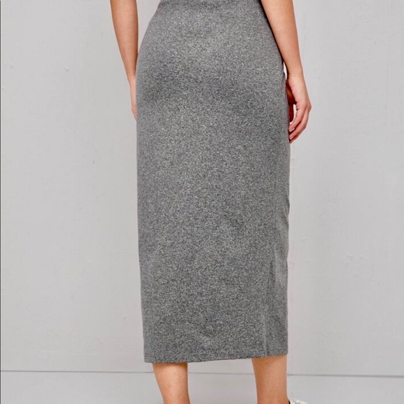 Split hem skirt. 🎀 - Picture 5 of 7